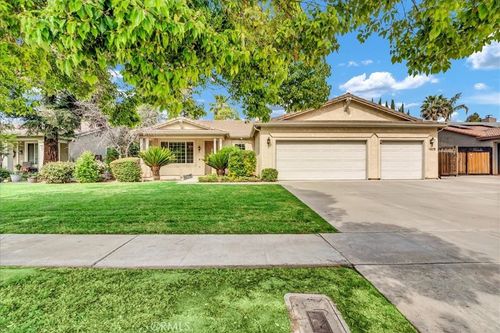 1678 Trebbiano St, Tulare, CA, 93274-0853 | Card Image