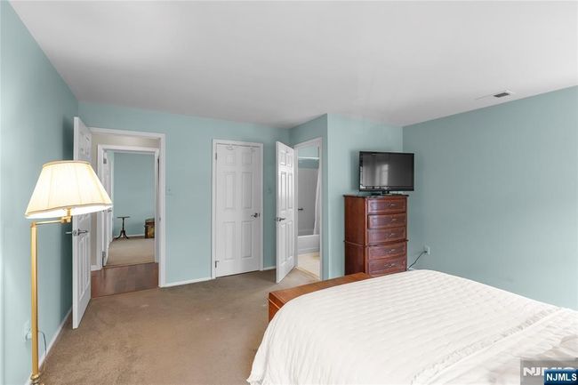 35 Spruce Ct, Condo with 2 bedrooms, 2 bathrooms and null parking in Clifton NJ | Image 7