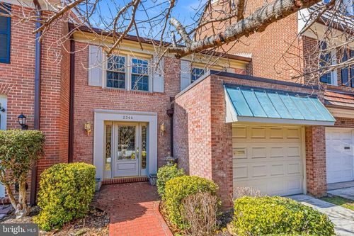 2344 S Queen St, Arlington, VA, 22202-1549 | Card Image