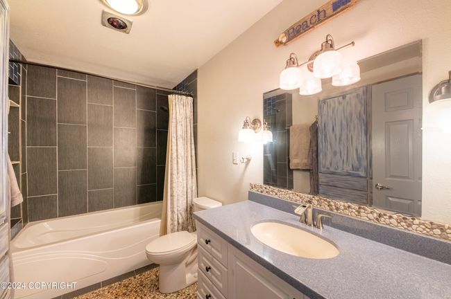 Full bath on 2nd level | Image 41