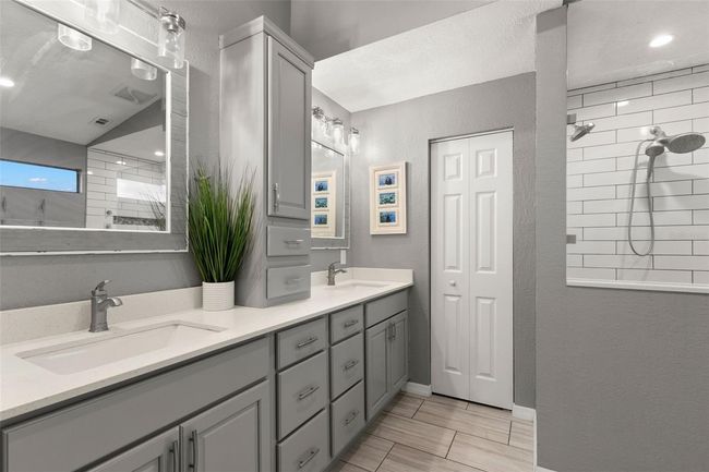 Primary Bath. | Image 20