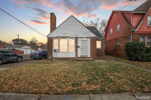 8362 Cloverlawn St, Detroit, MI, 48204-3268 | Card Image