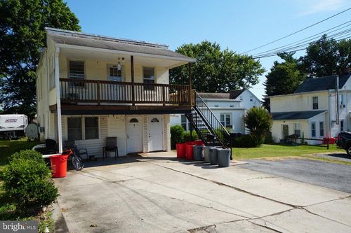 215 W Summit St, MOHNTON, PA, 19540-1606 | Card Image