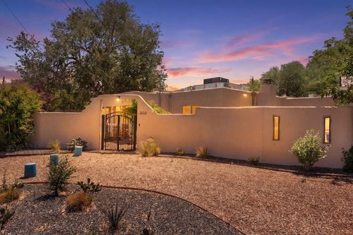 2616 Mountain Rd Nw, Albuquerque, NM, 87104-1533 | Card Image