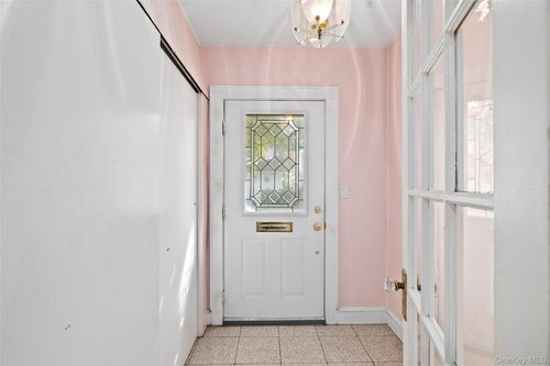 61 Dartmouth St, Williston Park, NY, 11596-1811 | Card Image