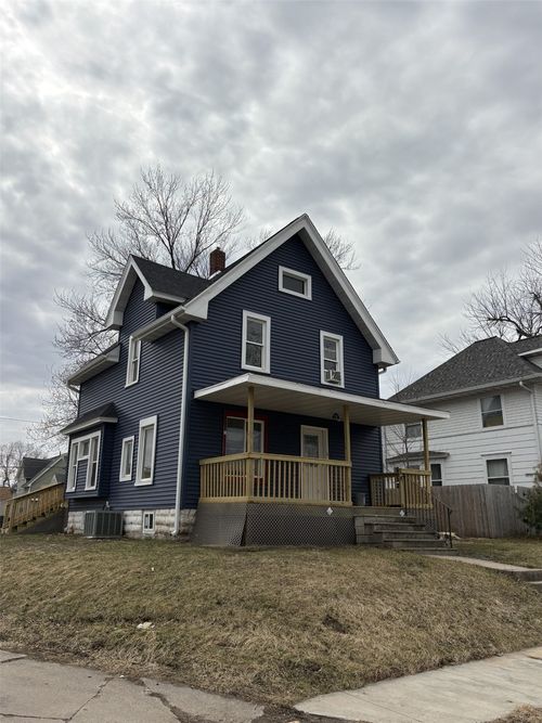 353 7th Ave Sw, Cedar Rapids, IA, 52404-2703 | Card Image