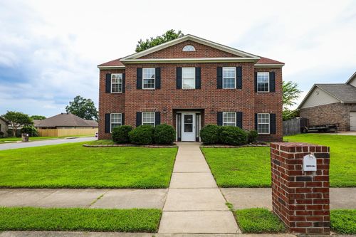 3303 N Cresent Dr, Bryant, AR, 72022-4205 | Card Image