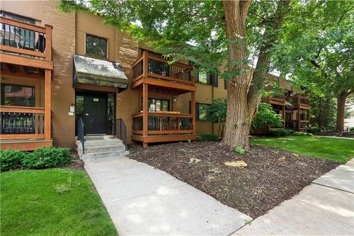 205-4537 Holly St, Kansas City, MO, 64111-4559 | Card Image