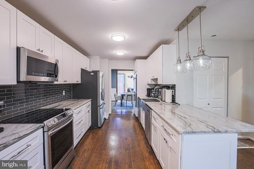 110 Old Crossing Dr, Baltimore, MD, 21208-3320 | Card Image