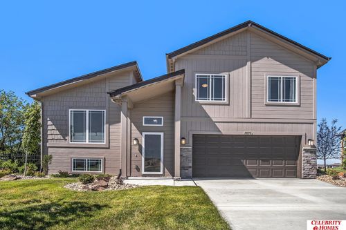 8226 N 175th St, Bennington, NE, 68007-1983 | Card Image