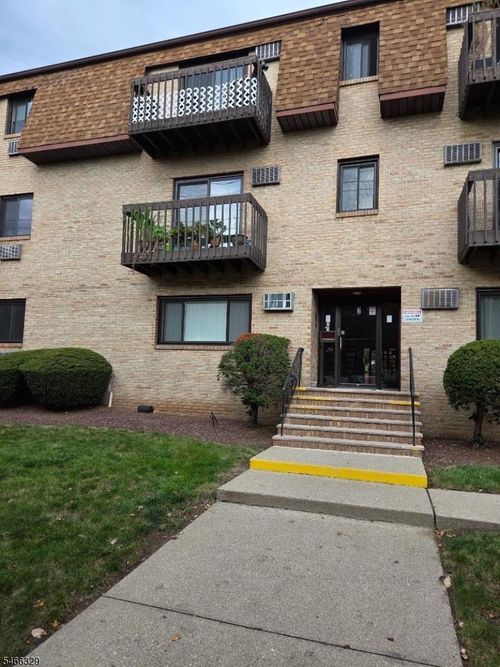 15-a-2 Honiss St, Belleville, NJ, 07109-1084 | Card Image