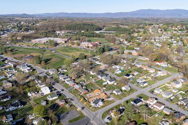 422 Grubert Ave, House other with 3 bedrooms, 2 bathrooms and null parking in STAUNTON VA | Image 62