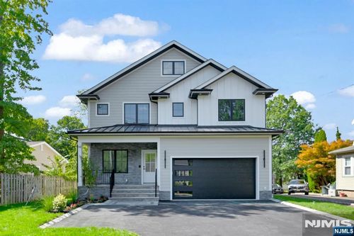 94 E Cedar St, Livingston, NJ, 07039-4015 | Card Image