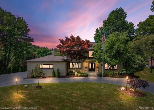 4462 Barchester Dr, Bloomfield Hills, MI, 48302-2118 | Card Image