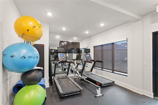 APT-1307 - 6804 Westview Dr, Townhouse with 3 bedrooms, 2 bathrooms and 1 parking in Houston TX | Image 30