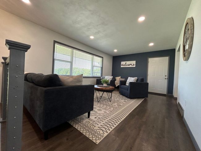 Living Room | Image 9