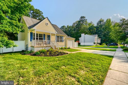 427 Howard Manor Dr, Glen Burnie, MD, 21060-8266 | Card Image