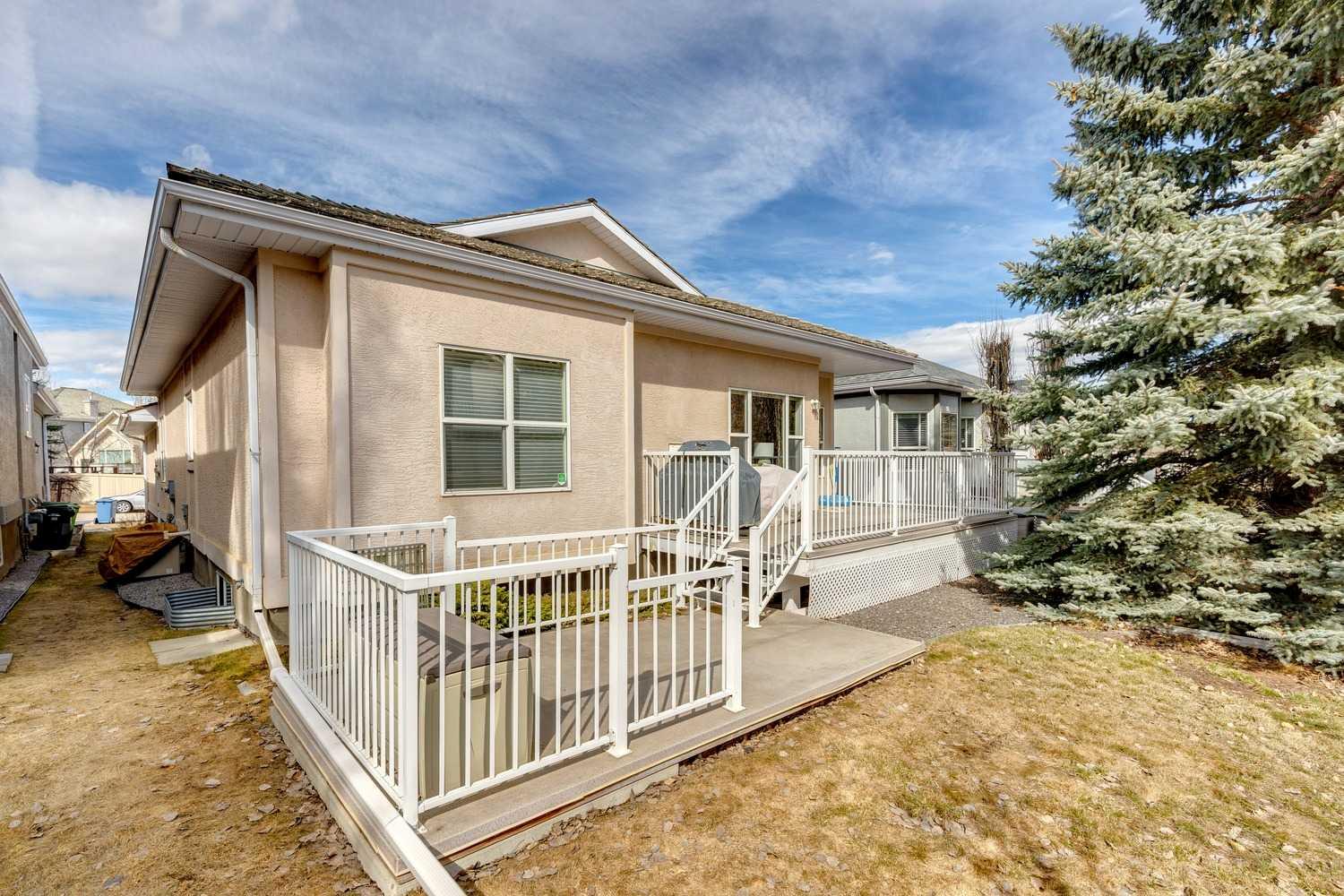 22 Mt Alberta Manor Se, Home with 4 bedrooms, 3 bathrooms and 4 parking in Calgary AB | Image 36