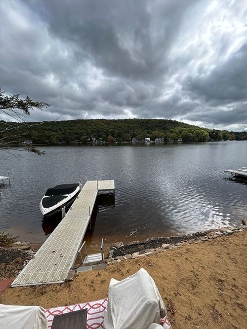 8 Julia Ann Dr, Holland, MA, 01521-2314 | Card Image