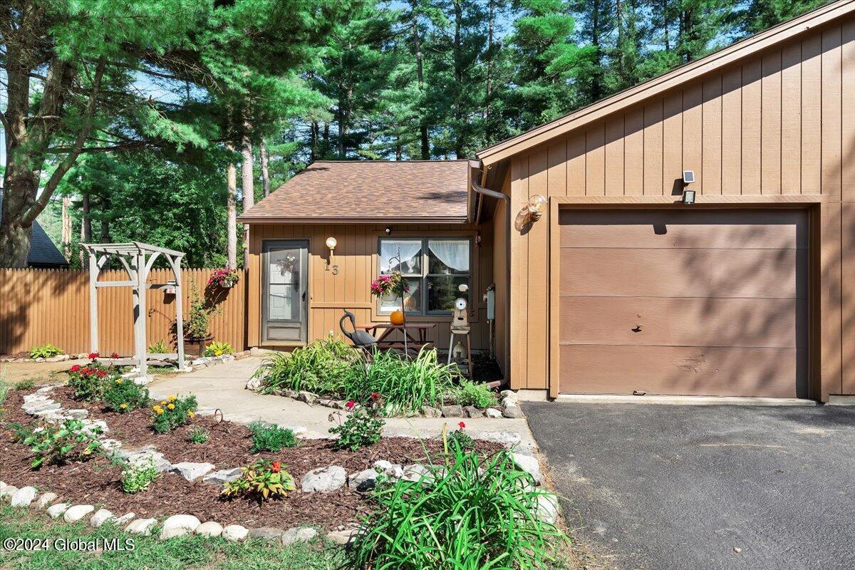 Queen Mary Dr, Queensbury, NY 12804