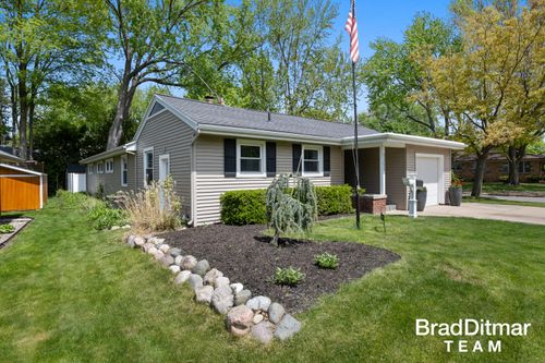 2151 Anderson Dr Se, East Grand Rapids, MI, 49506-4066 | Card Image