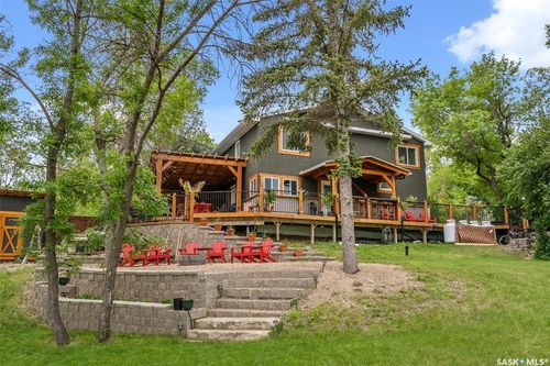 225 3rd St, Regina Beach, SK, S0G4C0 | Card Image