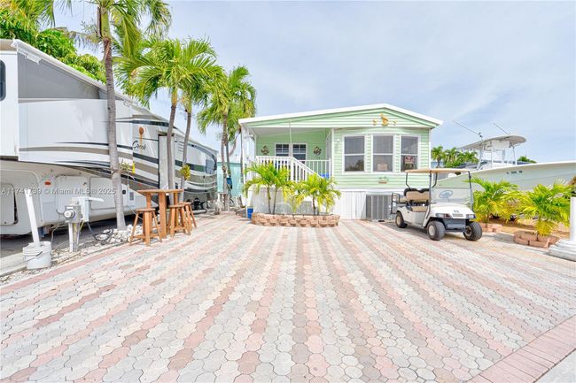 65821 Overseas Hwy, House other with 2 bedrooms, 1 bathrooms and null parking in Long Key FL | Image 5