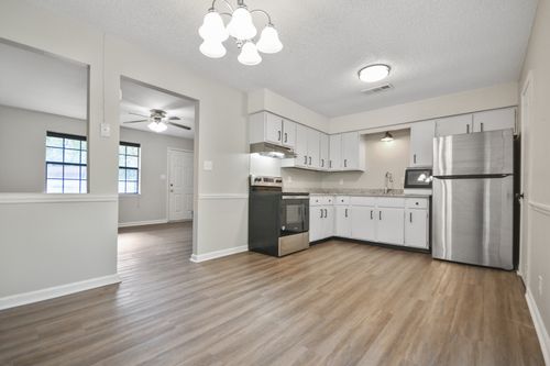 554 Roselawn Dr, Clarksville, TN, 37042-3983 | Card Image