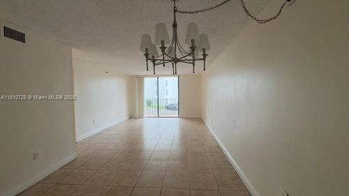 apt-208-9686 Fontainebleau Blvd, Miami, FL, 33172-4124 | Card Image