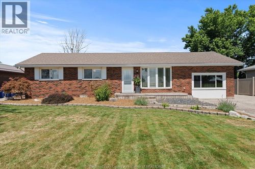 561 County Rd 2, Lakeshore, ON, N8L1J9 | Card Image