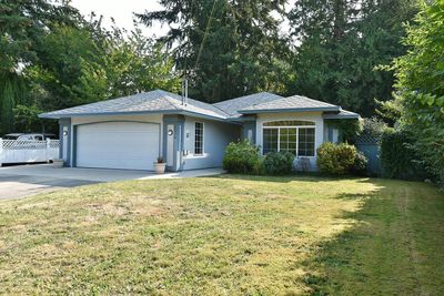 5574 Winter Rd, House other with 3 bedrooms, 2 bathrooms and 4 parking in Sechelt BC | Image 1