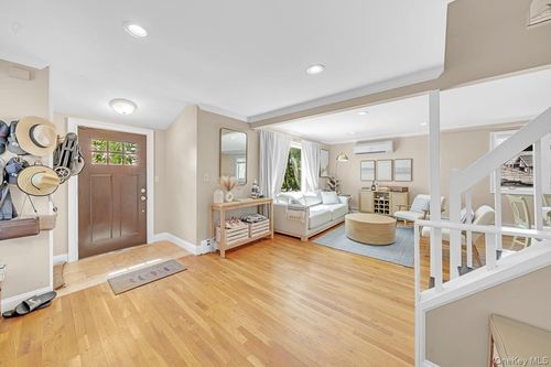 11 Nereid Pl, Babylon, NY, 11702-4505 | Card Image