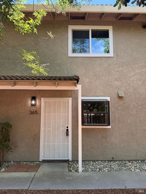 365 S 2nd St, Dixon, CA, 95620-3505 | Card Image