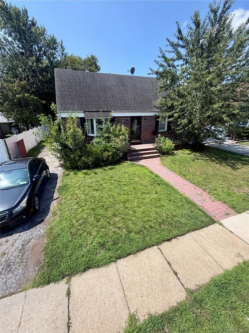 51 Jackson Ave, Elmont, NY, 11003-4204 | Card Image