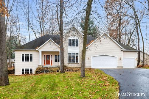 8550 Garbow Ct Se, Alto, MI, 49302-9055 | Card Image