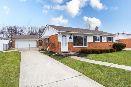 36034 Rolf St, Westland, MI, 48186-8228 | Card Image