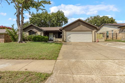 3021 Mossy Oak Ln, Bedford, TX, 76021-3613 | Card Image