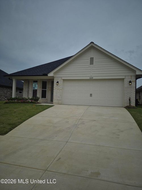 7899 Gardendale Dr, Olive Branch, MS, 38654-9443 | Card Image
