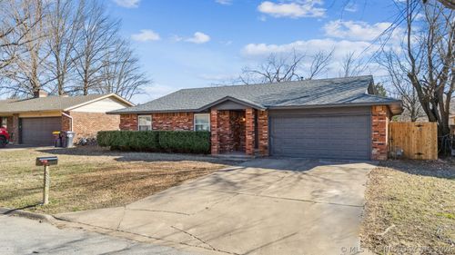 582 E 133rd Pl, Glenpool, OK, 74033-2213 | Card Image