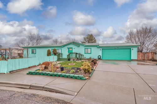 1915 Thomas Circle, Ontario, OR, 97914 | Card Image