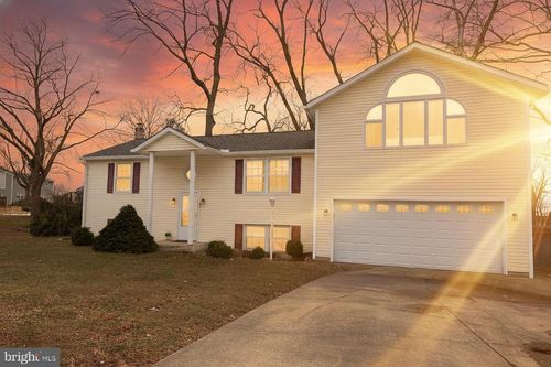 105 W Village Rd, Elkton, MD, 21921-6122 | Card Image