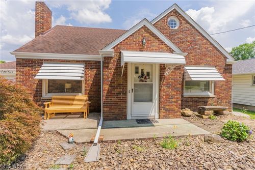 255 Grandview Ave, Hubbard, OH, 44425-2054 | Card Image