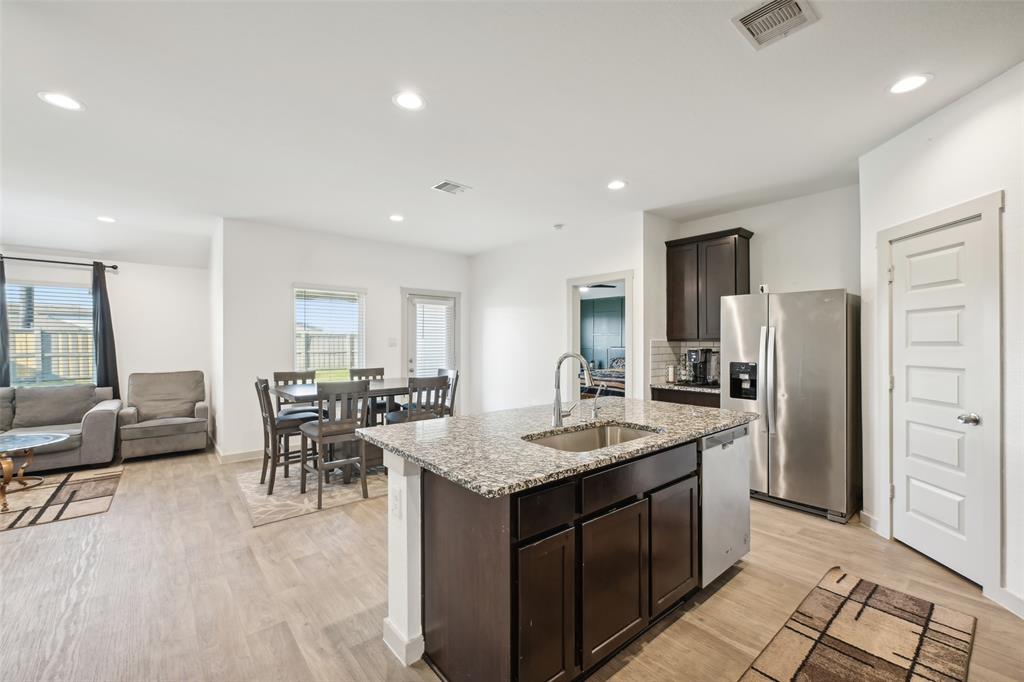 Teal Moon Dr, Rosharon, TX 77583