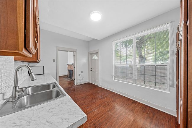 1800 Avondale Ave, House other with 5 bedrooms, 2 bathrooms and null parking in Waco TX | Image 6