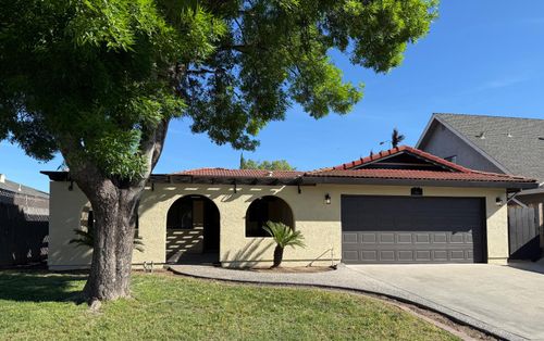 1950 Blue Spruce Dr, Oakdale, CA, 95361-3352 | Card Image