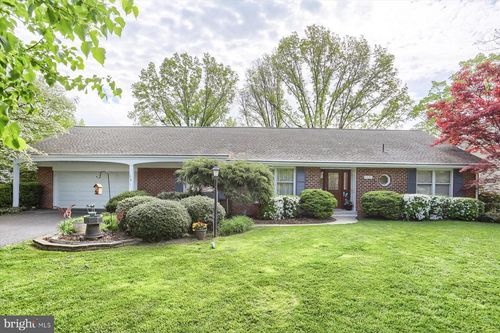 1028 W Areba Ave, HERSHEY, PA, 17033-2203 | Card Image