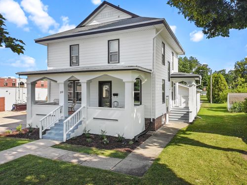 210 E Walworth St, Elkhorn, WI, 53121-1937 | Card Image