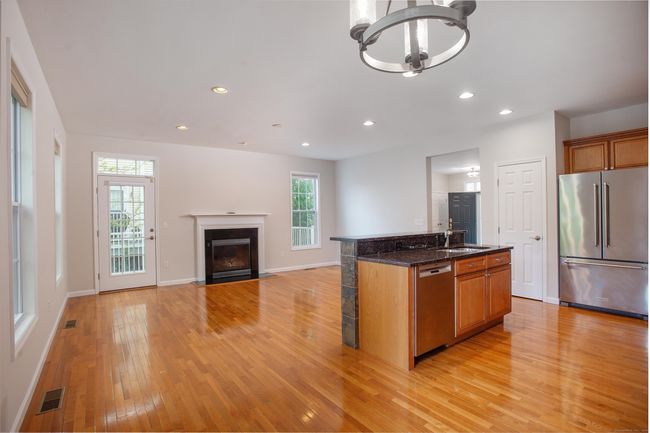 7 - 7 Shawe St, Condo with 3 bedrooms, 3 bathrooms and null parking in Danbury CT | Image 8