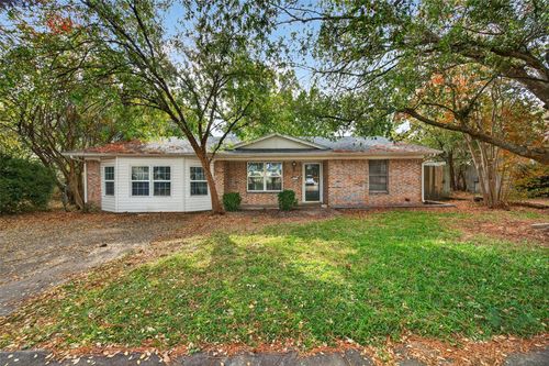 218 Kansas St, Sherman, TX, 75090-9117 | Card Image