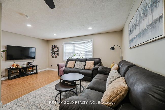 10 Cupola Crt, House attached with 4 bedrooms, 2 bathrooms and 4 parking in Brampton ON | Image 7